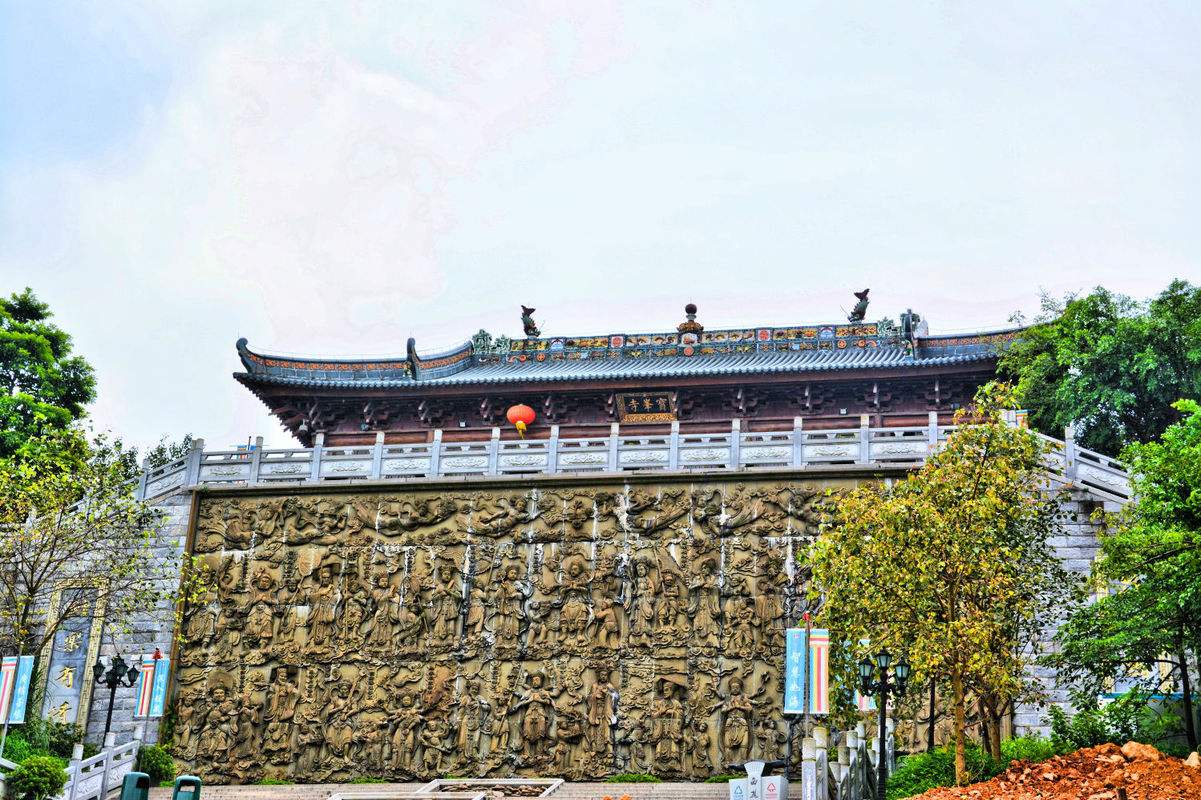 九龙岩景区.九龙景区是以四方竹而闻名的.