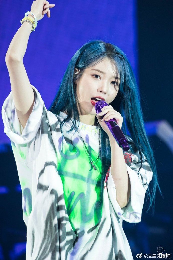 &#iu专辑love,poem# 亲爱的中爱娜们大家好!