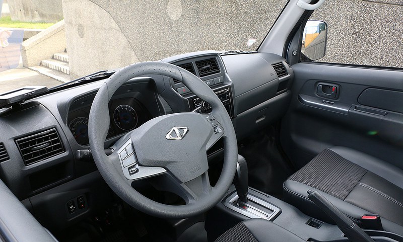 对于菱利a190这台自动挡小货车我觉得安全系数还算可以