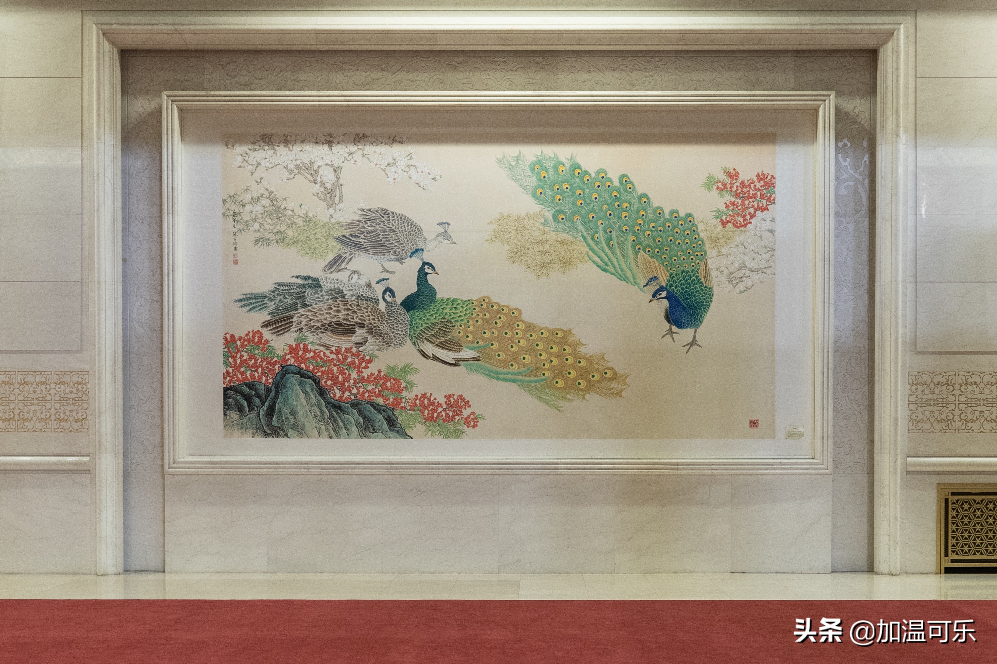 02米的巨制《孔雀凤凰花木图》.