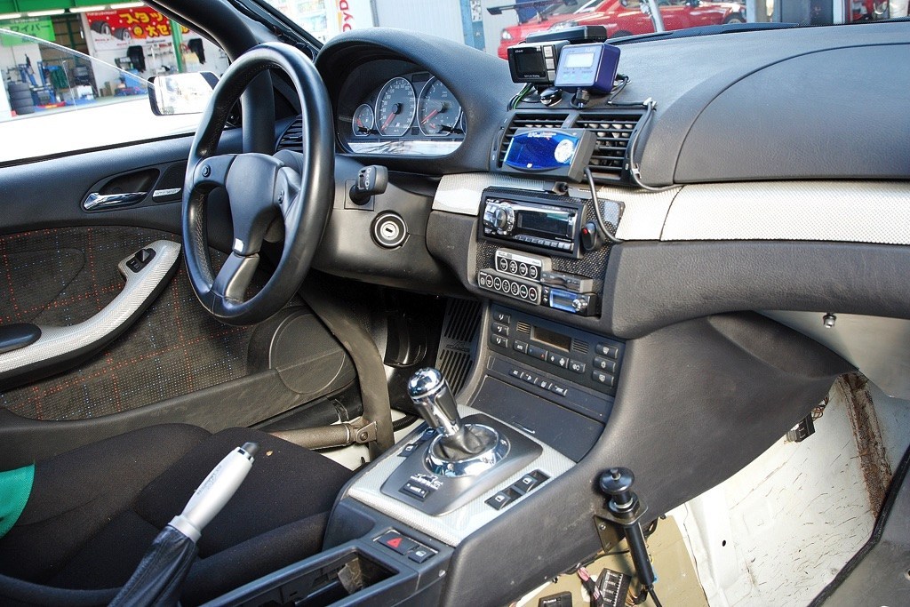 对这台改装版老款宝马e46试驾感受进行分析与点评