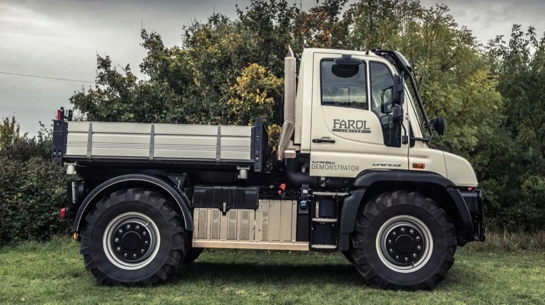 末日战车 - 奔驰乌尼莫克(译)