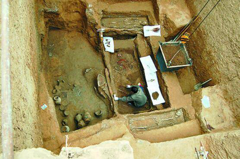 江西东周古墓被挖掘,发现22位"裸葬"少女,墓主身份依旧成谜!