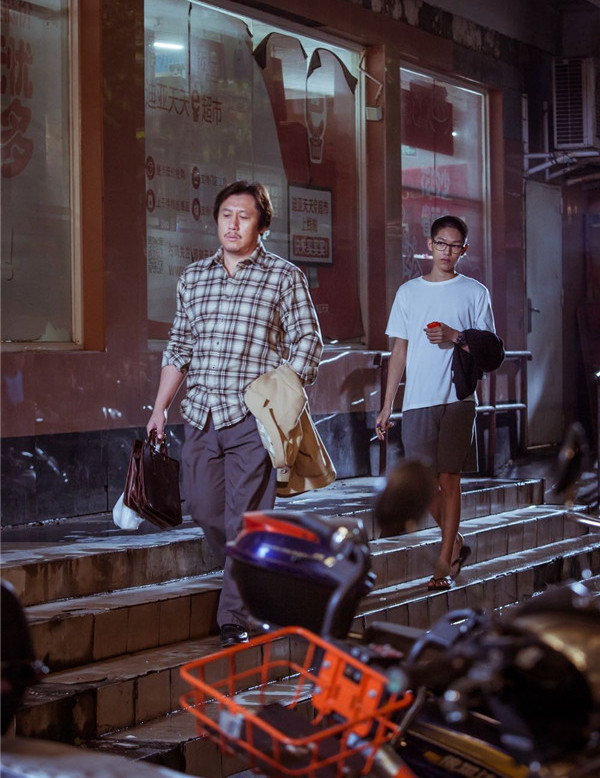 电影《阳台上》票房折戟,影片中究竟讲述了什么?