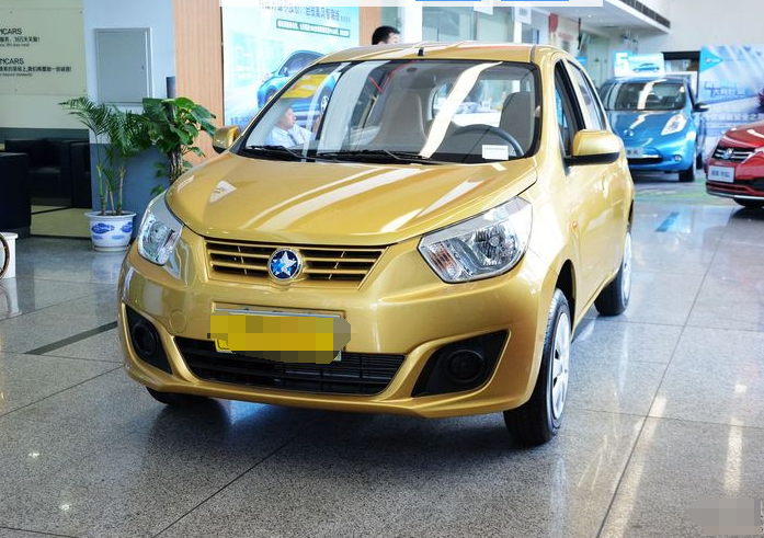 东风启辰r30车身整体线条流畅,外形设计大方,具有超高的运动范