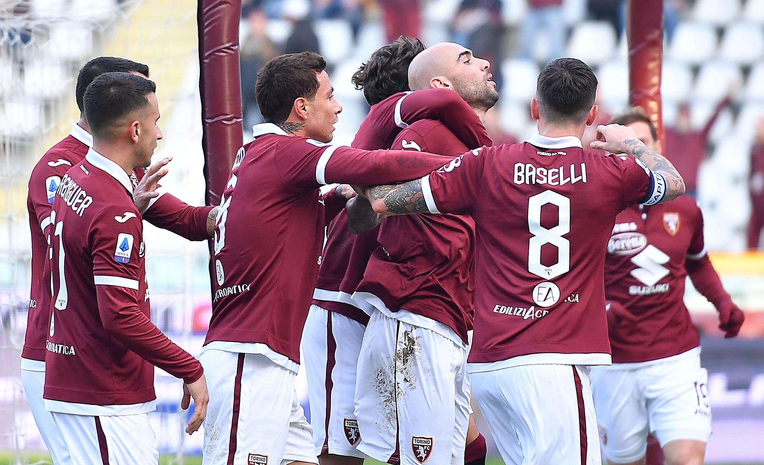 足球——意甲联赛:都灵胜佛罗伦萨