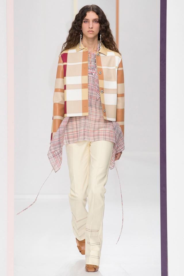 hermes系列时装轻柔的色调简约的设计将高级感发挥到极致