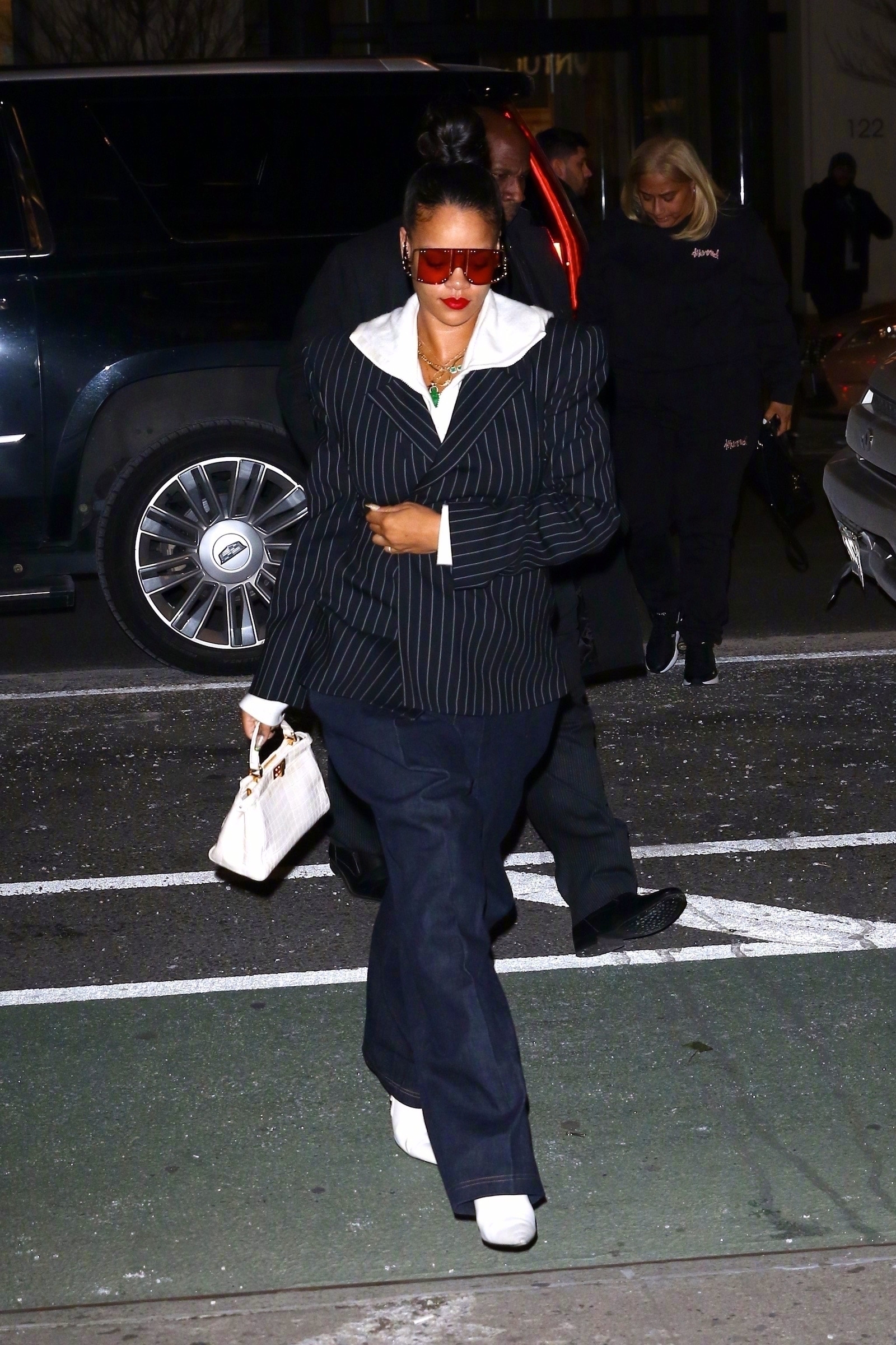 最新!rihanna新造型街拍照,网友评论:女神霸气