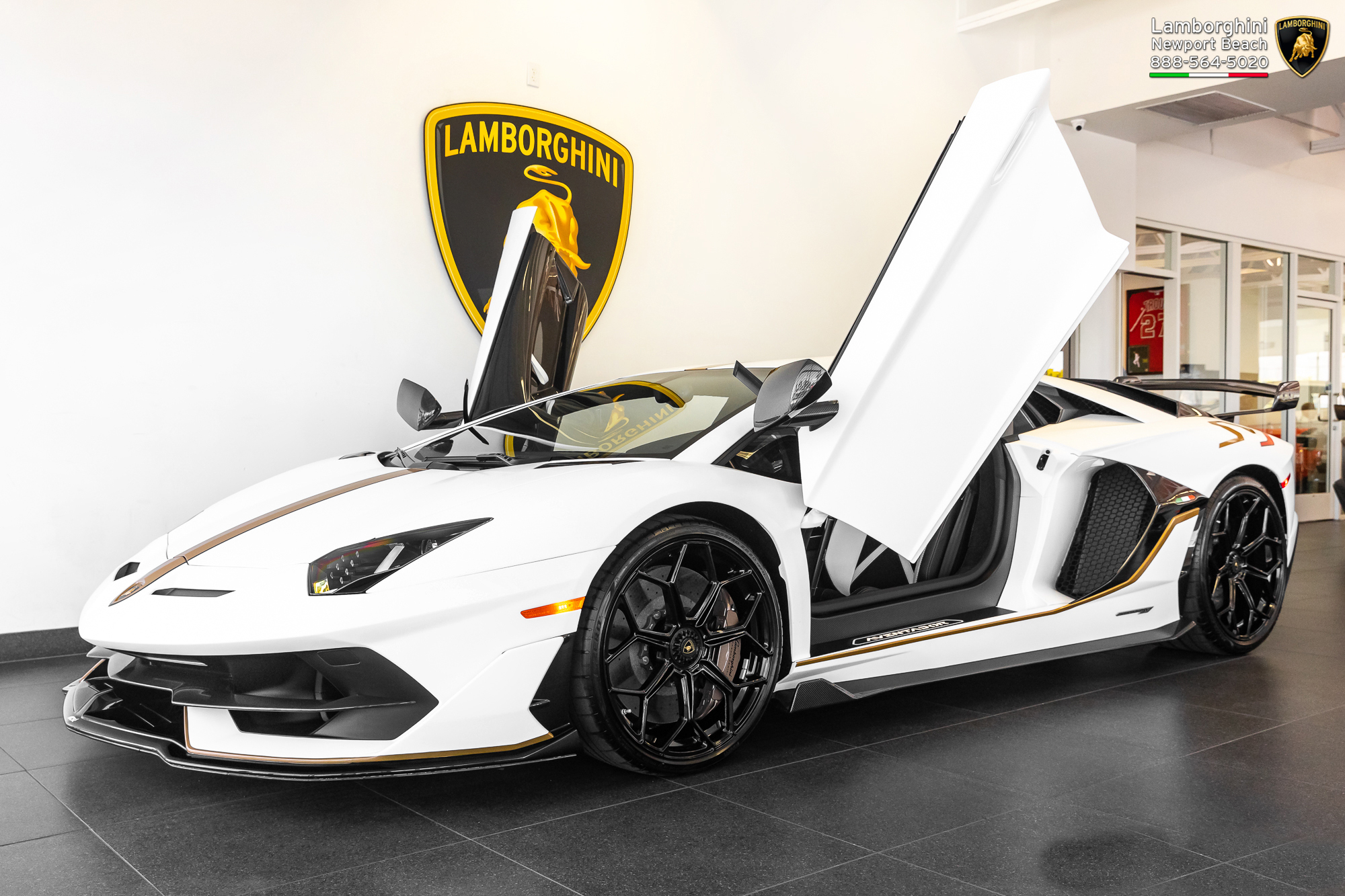 全新兰博基尼aventador svj尾部