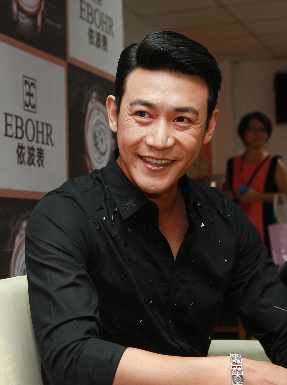 标题:已拥有迈巴赫的陆毅,为何还能被"电动巴赫"圈粉?