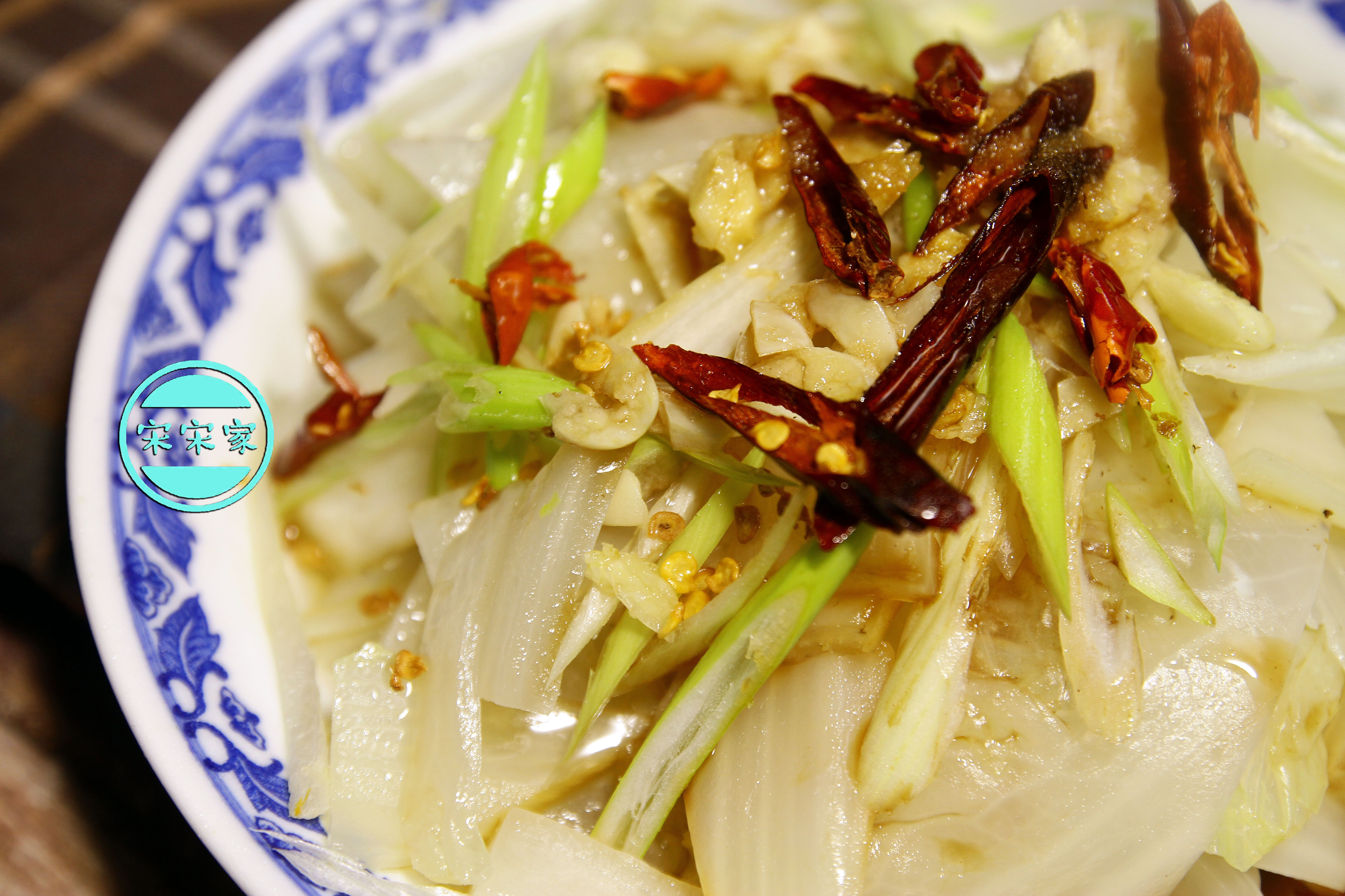 这道菜,太好吃,只用白菜帮做,菜叶影响口感,反而不受待见!