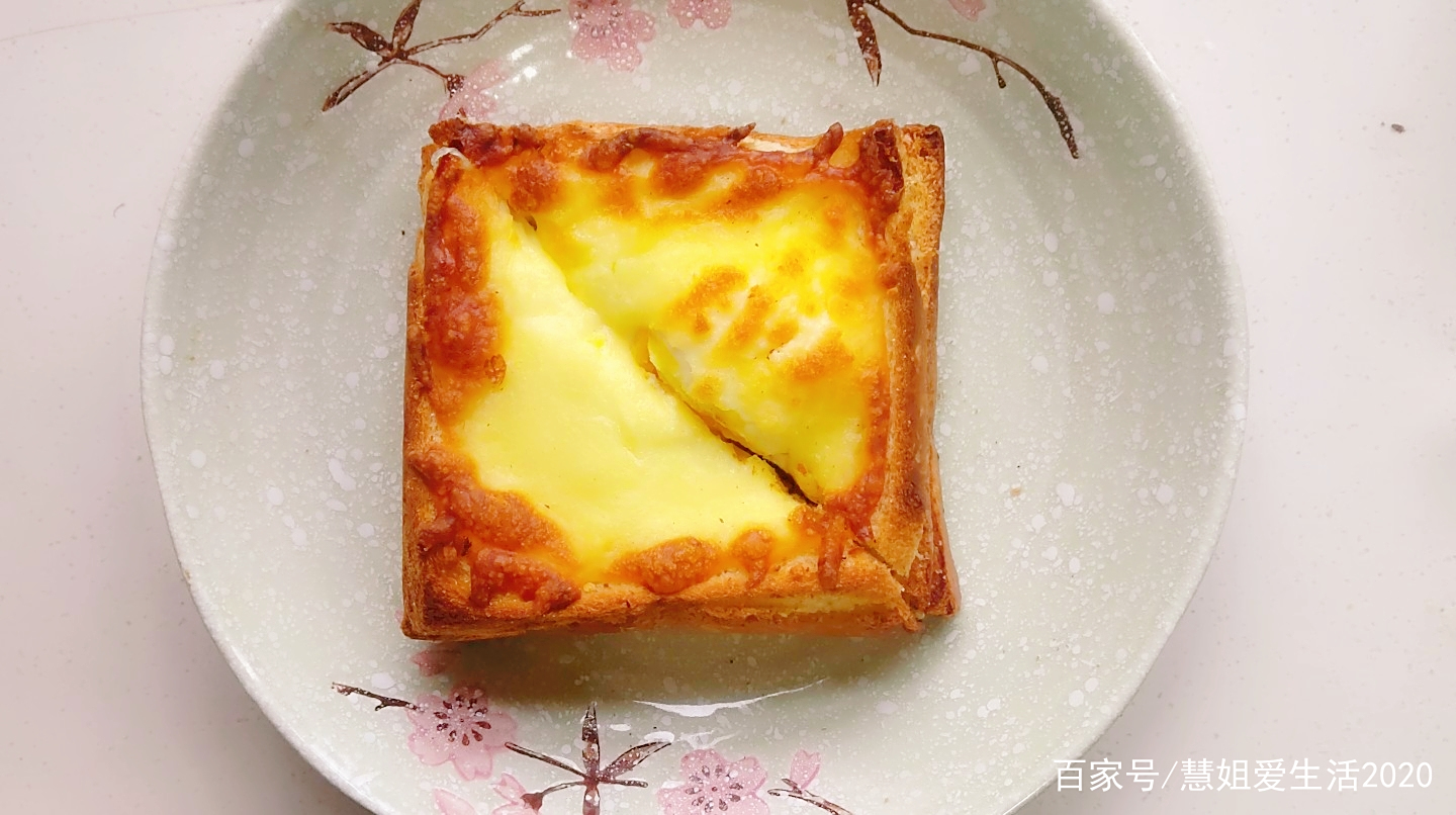 1个鸡蛋2片火腿3片吐司,在家就能做蛋糕房的早餐三明治 1个鸡蛋2片火腿3片吐司,在家就能做蛋糕房的早餐三明治
