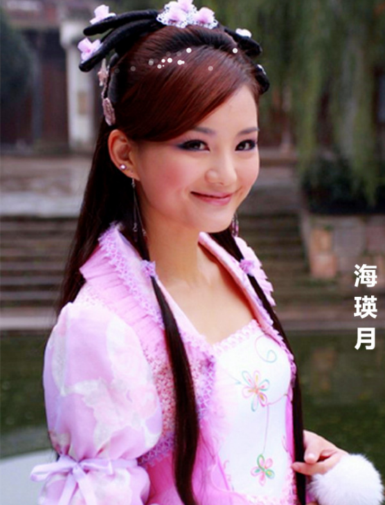 "兔子精"馨子晒童年照,从小就是丸子脸,看着就想咬一口