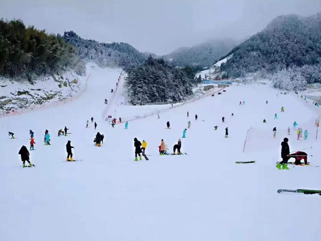 天柱山滑雪图片