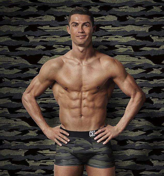 34岁c罗又晒爆裂肌肉:魔鬼筋凸起 沟壑式大腿!雕塑级完美身材