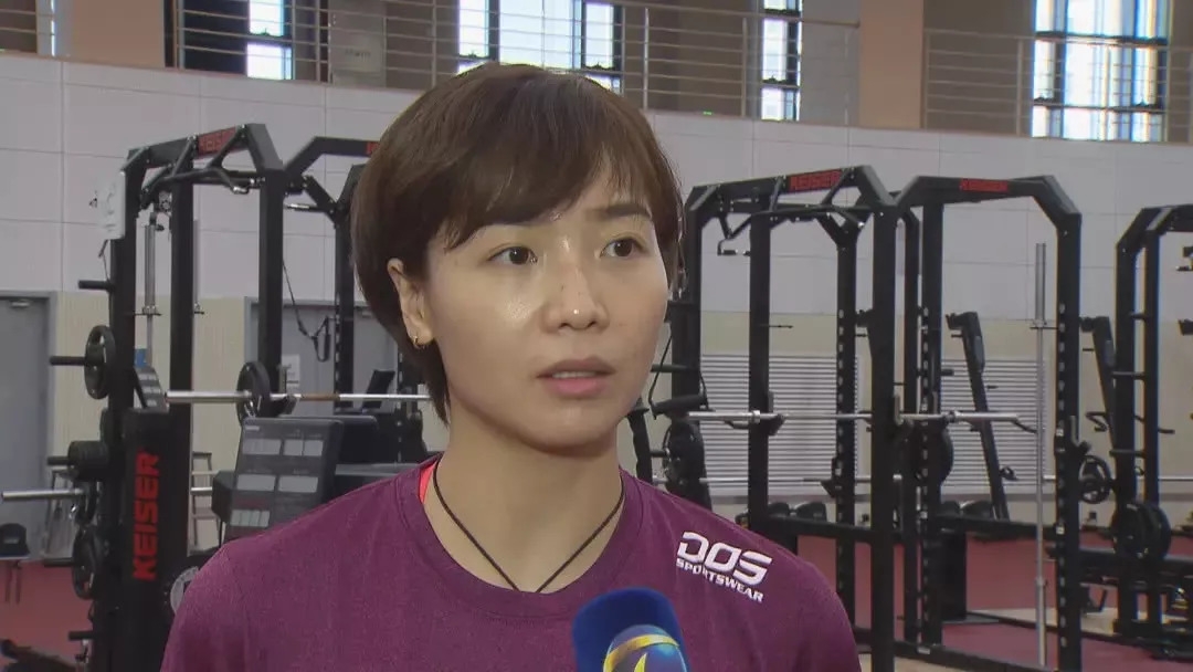 魏秋月婚后再亮相!女排第15任队长手术成功,将电视解说世锦赛