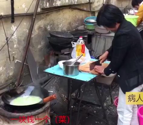 六旬夫妻开"爱心厨房"15年,每个菜收1元钱,方便患者家属