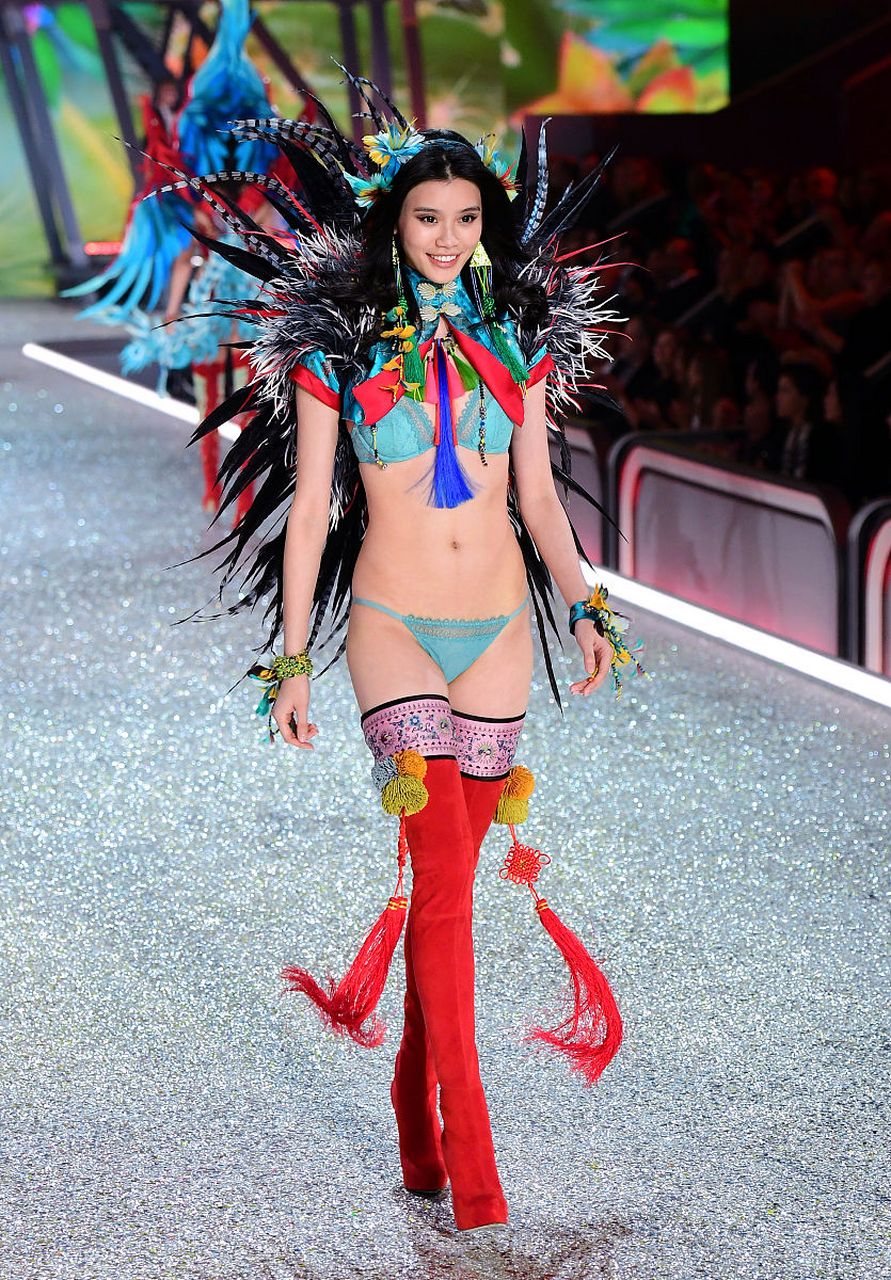 谈起好身材,必须看一看维多利亚的秘密的中国模特:何穗,刘雯,奚梦瑶等