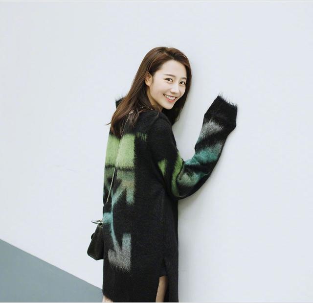 《谈判官》中90后崔西火一把,新晋小花演技高,24岁美得让人窒息