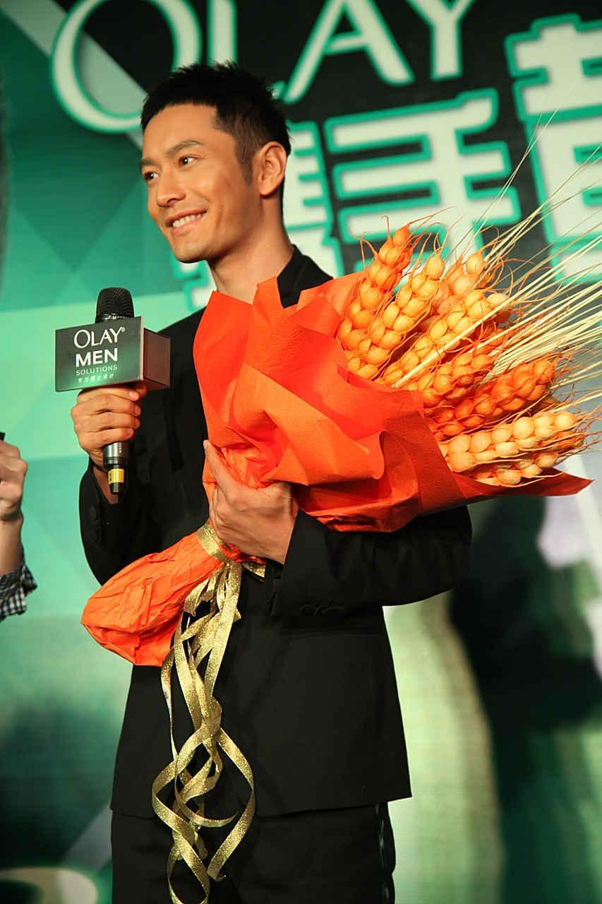 有网友扒出黄晓明的一段采访,他在采访中说道:  你经常会碰到这种人