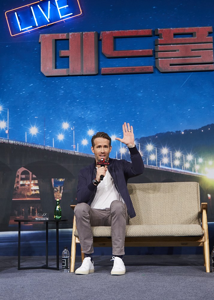 莱恩雷诺斯幽默亲切收服韩国影迷心