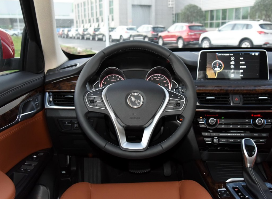 汉腾x7外观炫酷,舒适简洁的内饰,深受大家的喜爱!