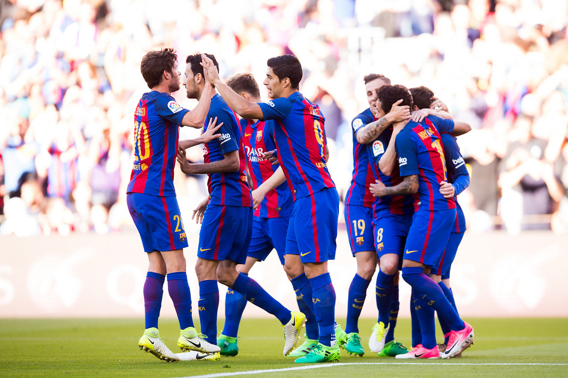 费耶诺德面临核心球员缺席的挑战,需依靠团队协作能力赢得比赛.