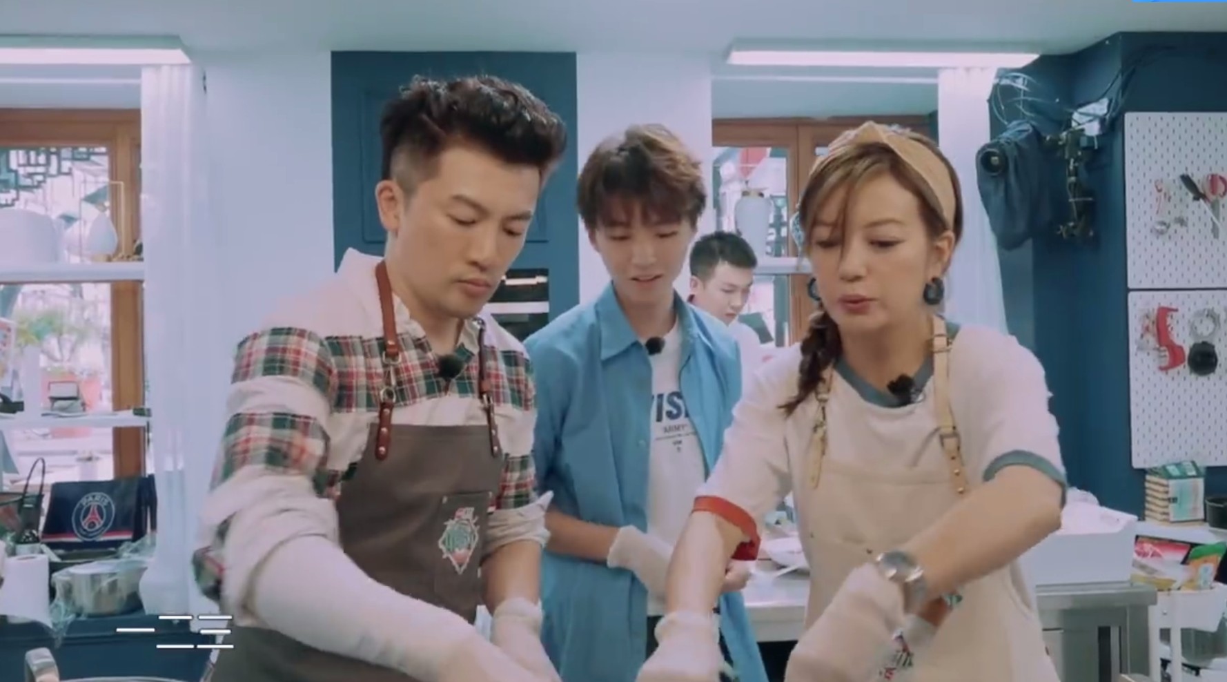 白举纲不慎切到手,舒淇的举动很暖心,随后的一番话却令人意外