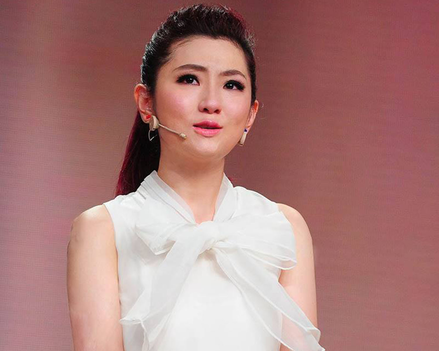 春心萌动?selina接受网红采访,大方透露理想老公类型