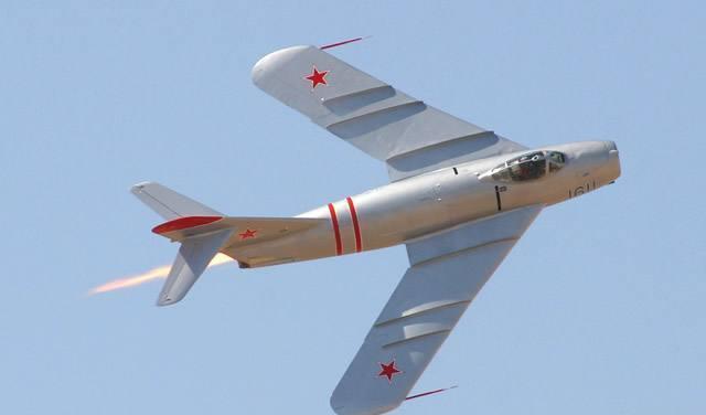 二战时米格15前身二战德国ta183喷气战斗机,没有起飞已被俘获