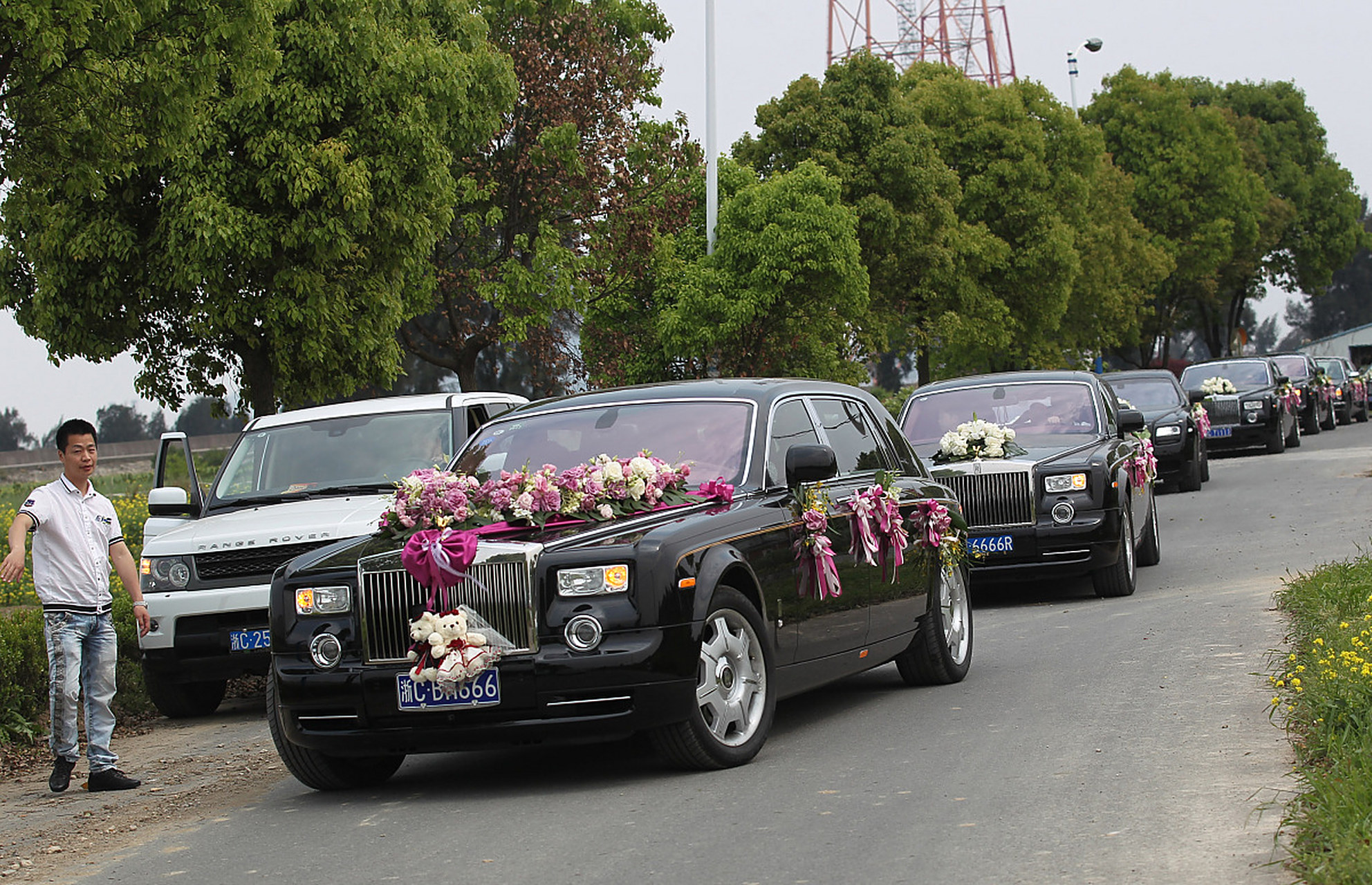 接亲车与卡车相撞,这场意外带来的悲剧,让人痛心疾首!