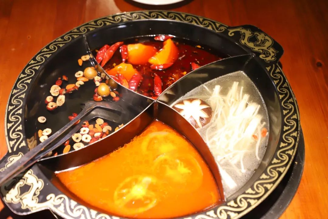 麻,辣,香!川渝四宫格火锅,专治选择困难症!