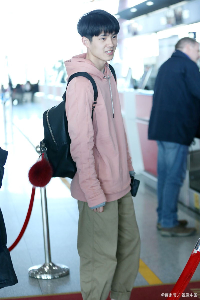 刘昊然手机使用习惯引发热议,节俭精神值得学习