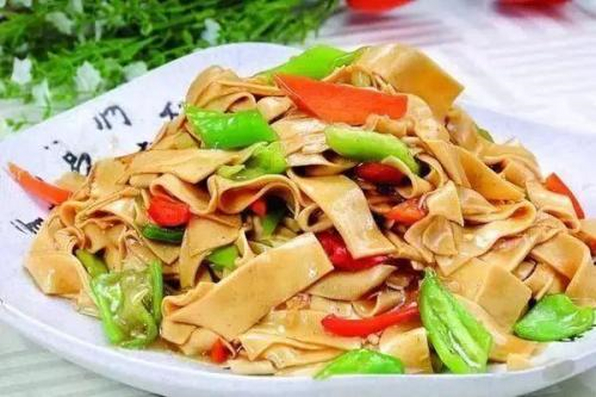 立冬创意美食#尖椒炒干豆腐是北方大众菜肴之一.东北人戏称"国菜".