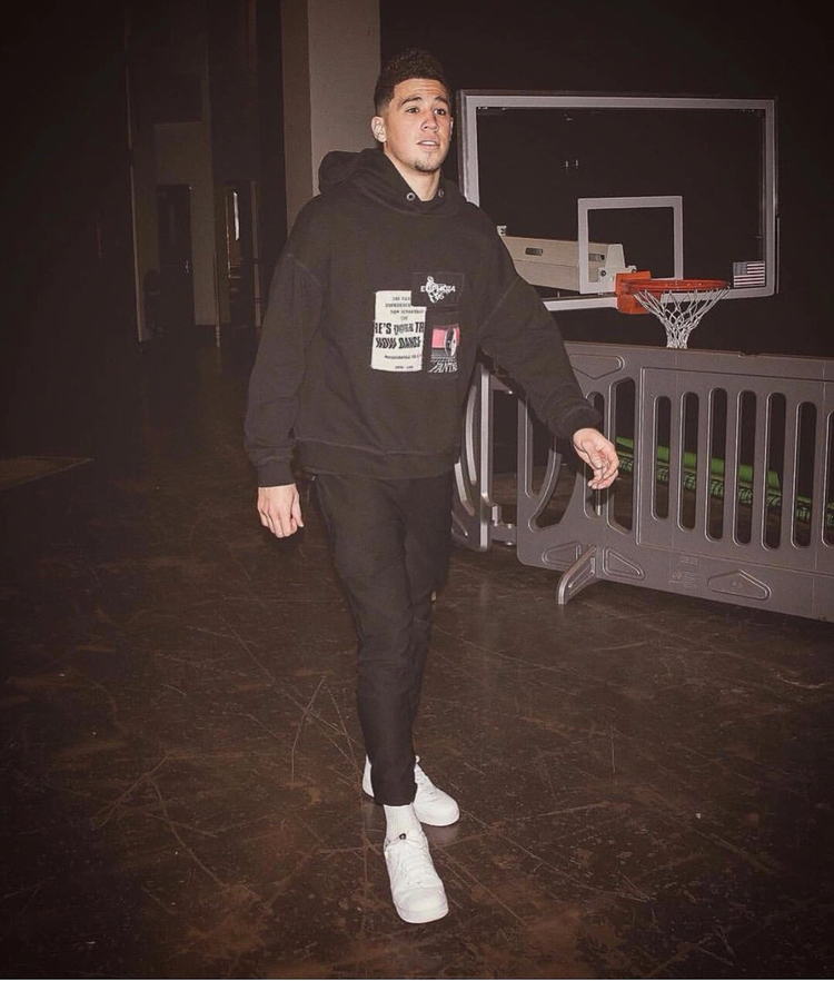 70分先生布克教你nba最潮穿搭,网友:13顺位都长得帅?