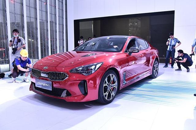 30万中大型轿跑车黑马,动力虐3系,纯进口后驱,买它的都是真爱