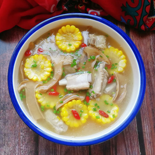 松茸玉米排骨汤,鲜美好喝不油腻