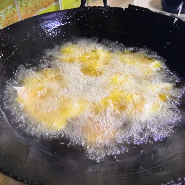 炸鱼块,外酥里嫩,特解馋