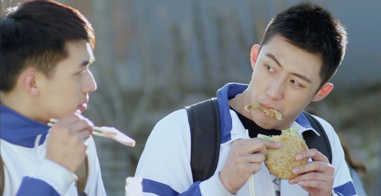 《岁月间》:我永远屈服于温柔,而你就是温柔本身