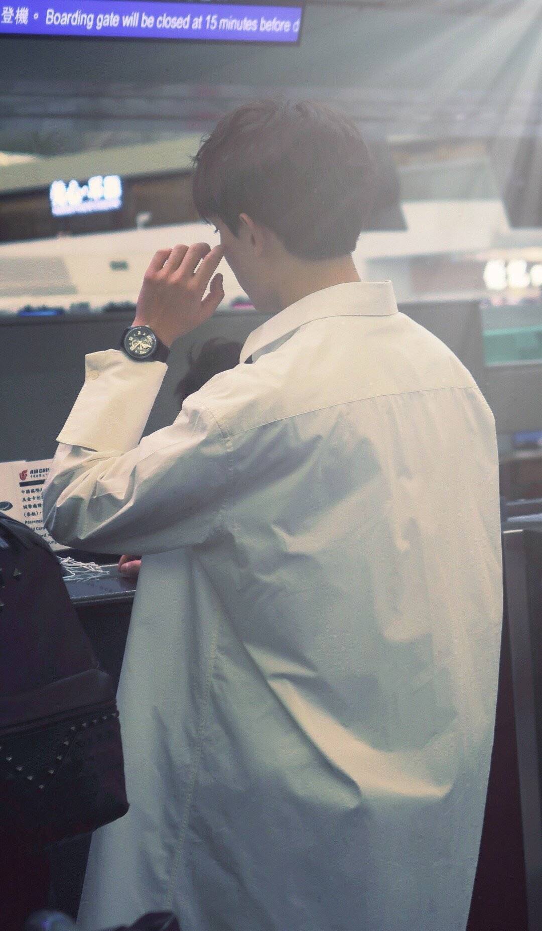 来看图猜背影吧,让人心动的背影中有没有你家爱豆