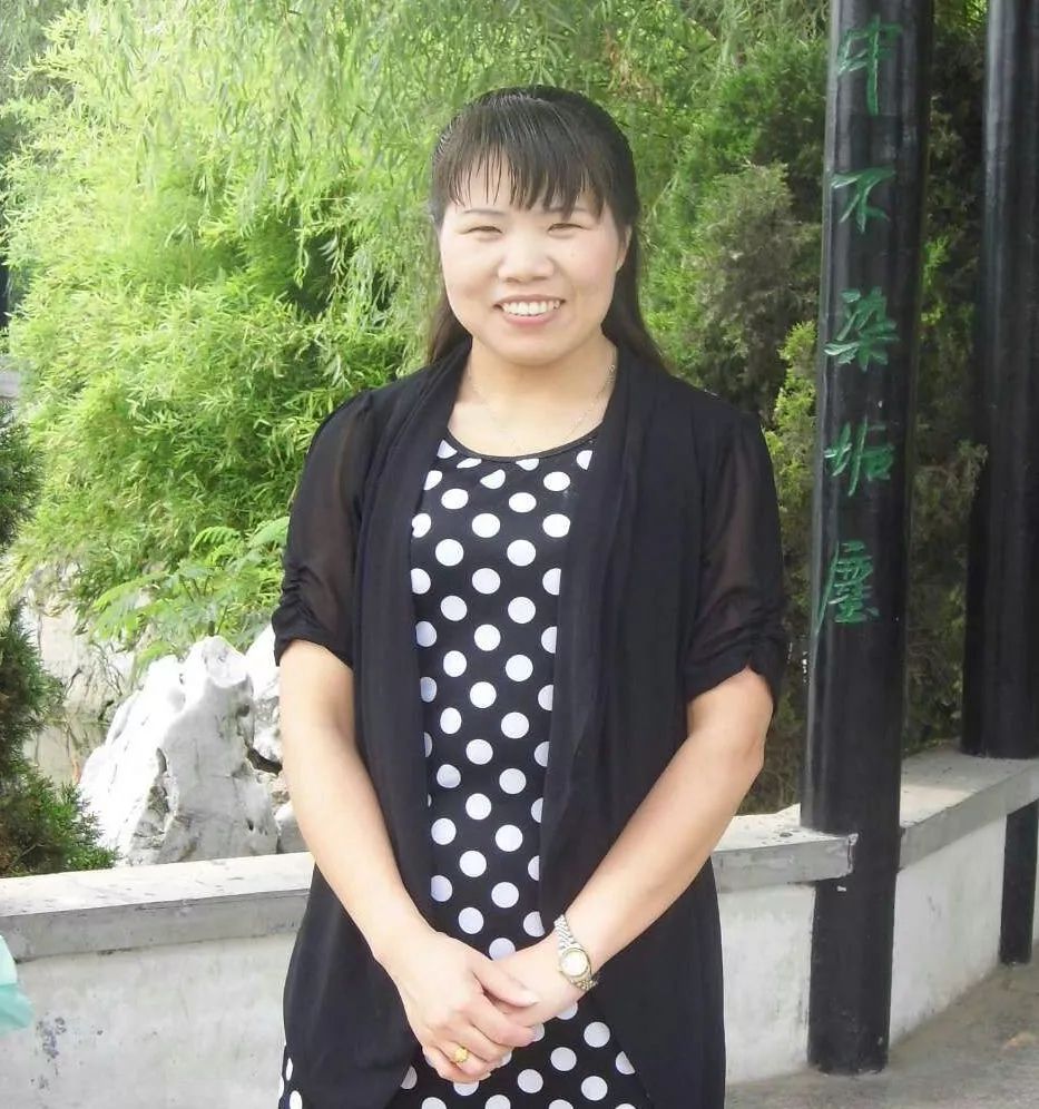 郑梁梅中学的这个老师喜获市"五个一工程"图书奖