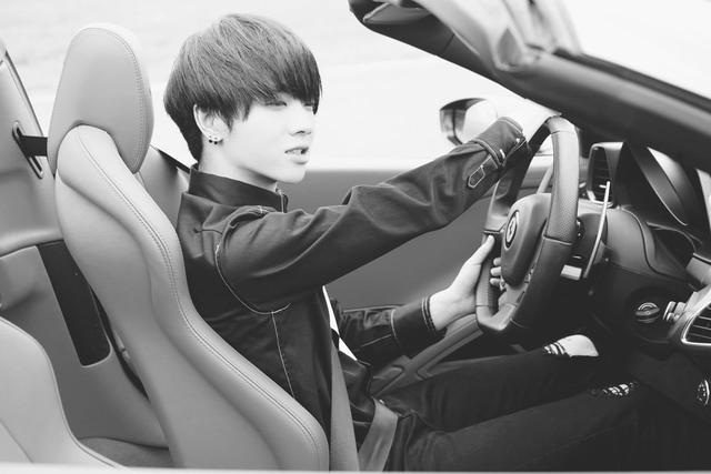 明星抽烟话题多,金晨晒图曝华晨宇抽烟,情商低还是另有深意?