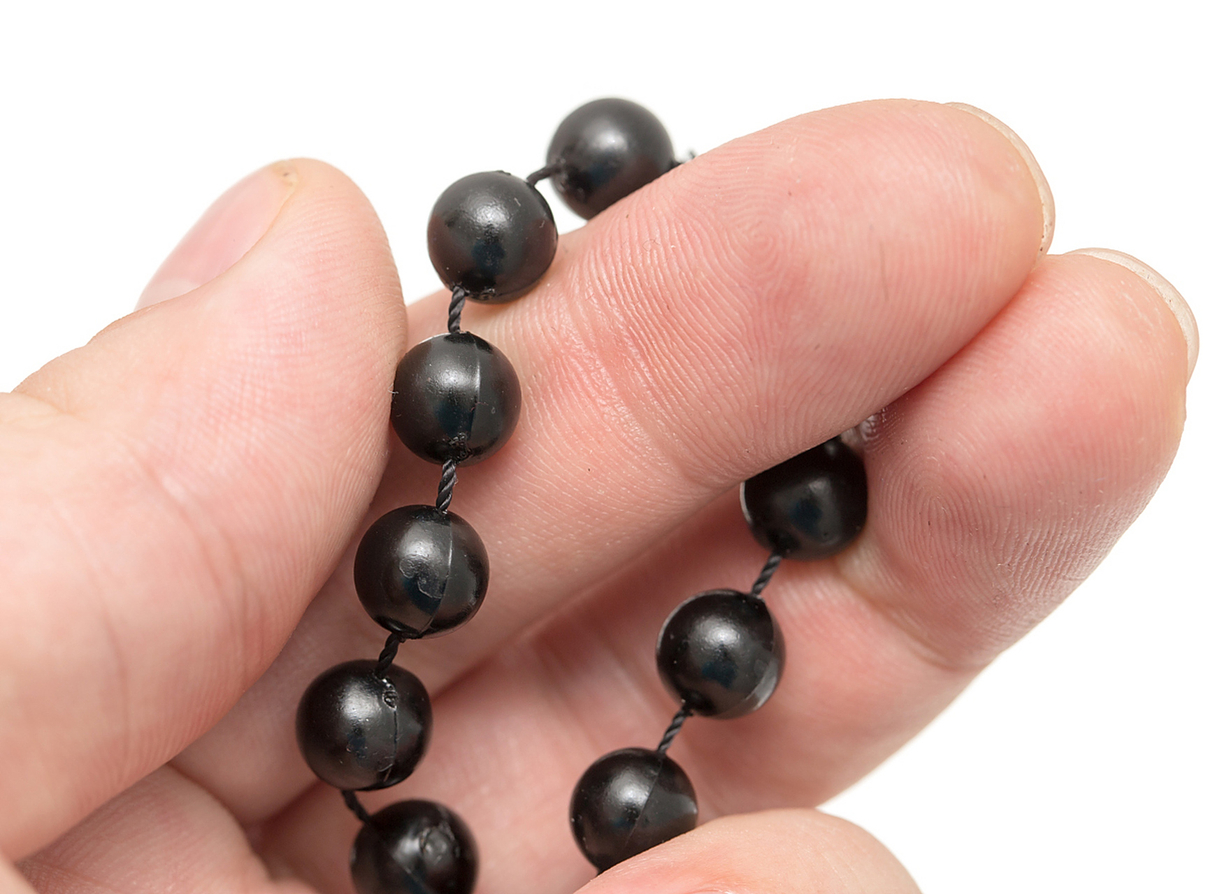 黑油沉香手串是珍贵的文玩饰品,香气独特,颜色深.