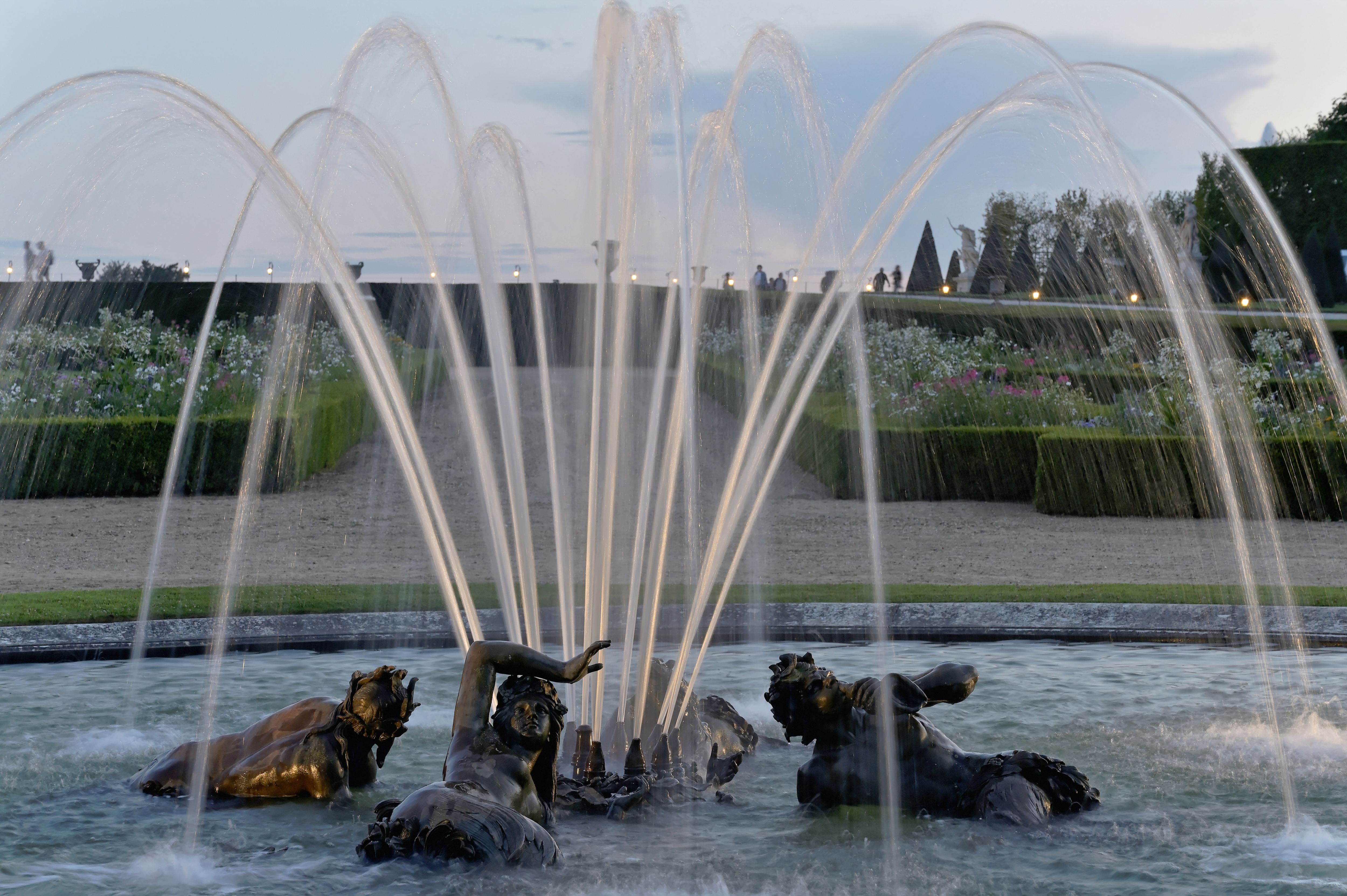 凡尔赛宫之夜:喷泉和烟花秀