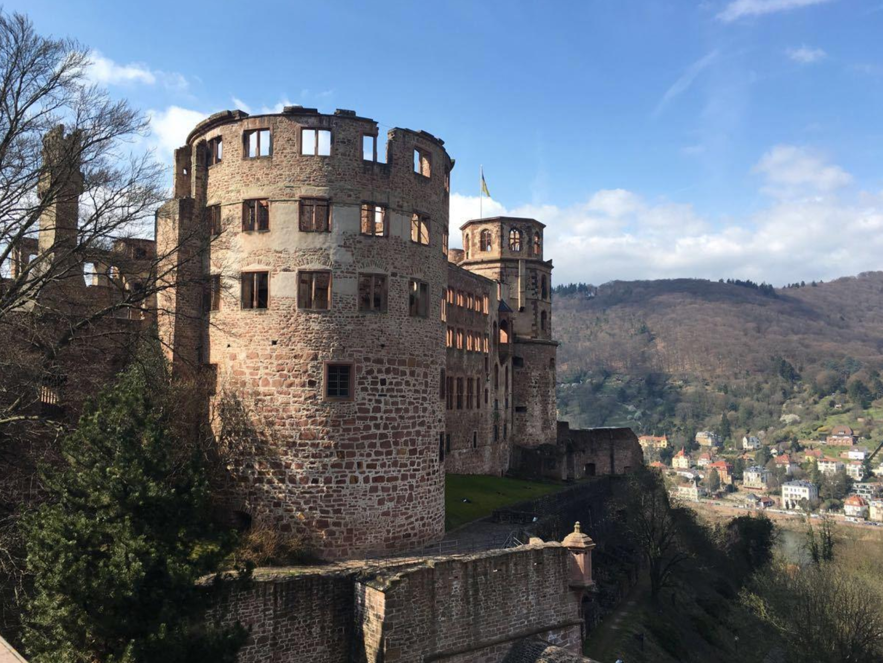 富豪花700万买海上"移动"城堡,打造成网红景点,全年需预约!