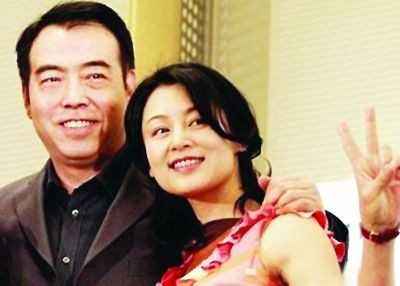 倪萍和他同居八年,结果他却转身娶了小16岁的美女,如今恩爱如初
