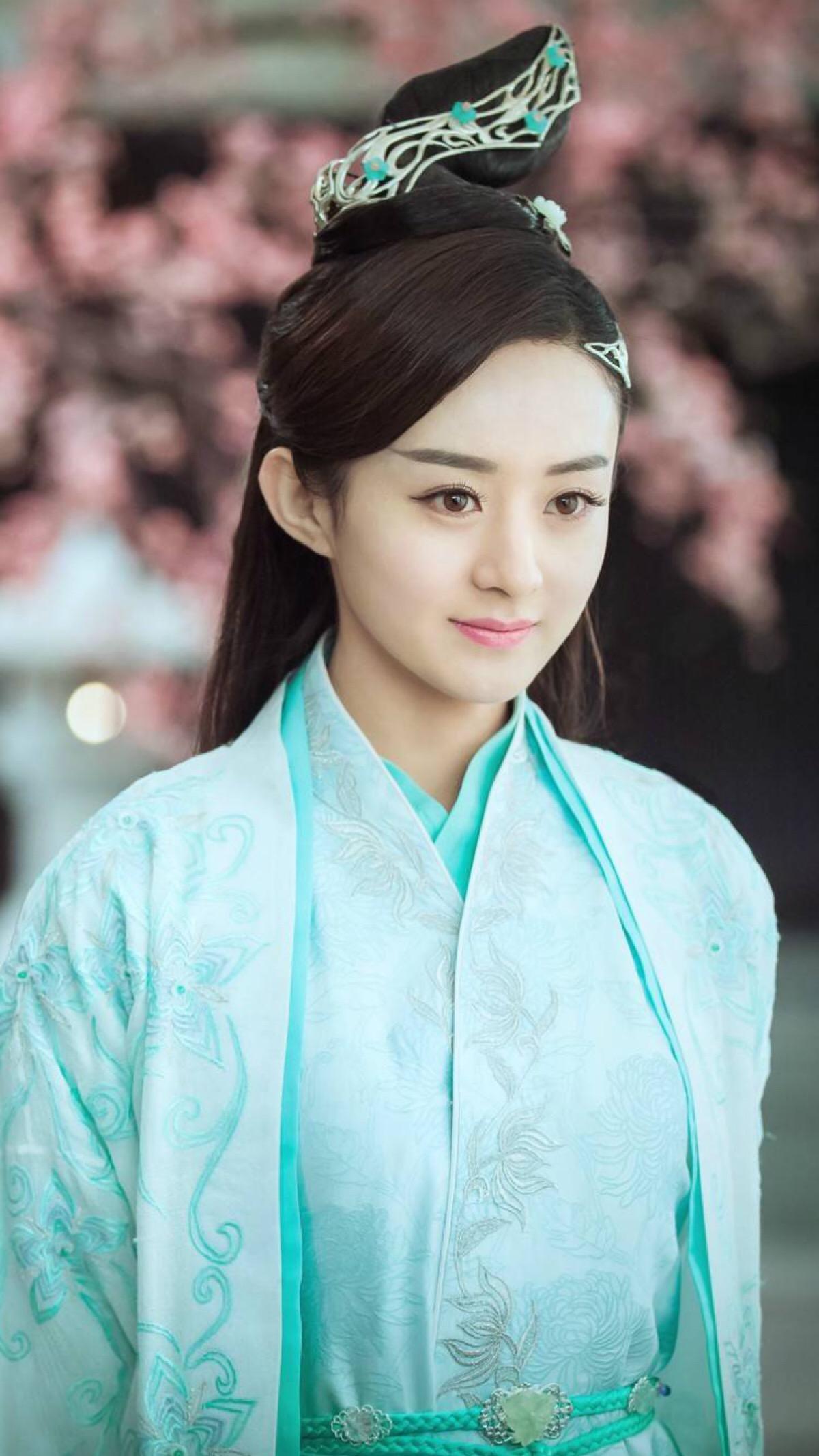 特别喜欢赵丽颖的古装,喜欢她甜甜的感觉