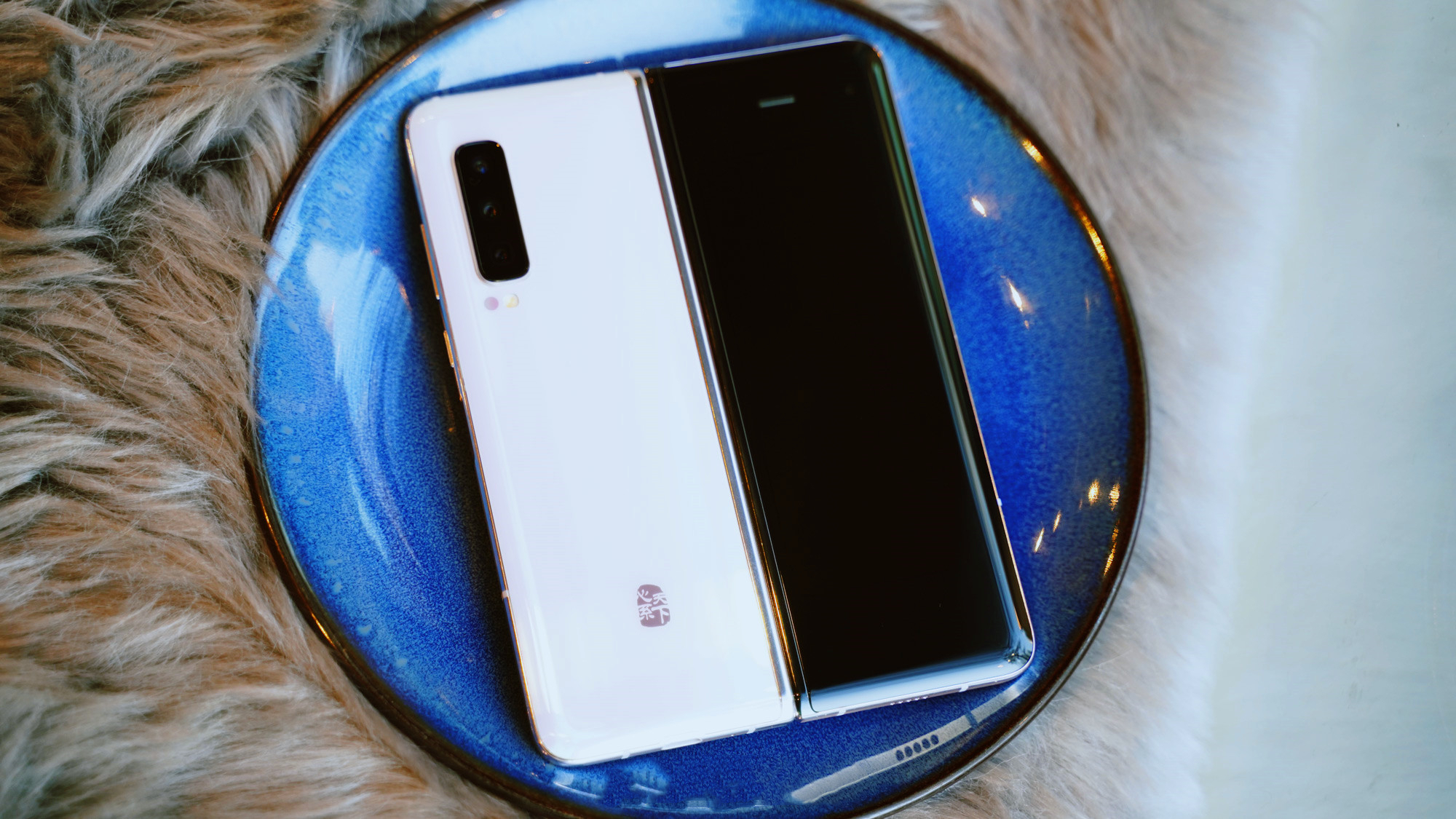 三星第二款折叠屏手机w20发布,二打一对抗华为!