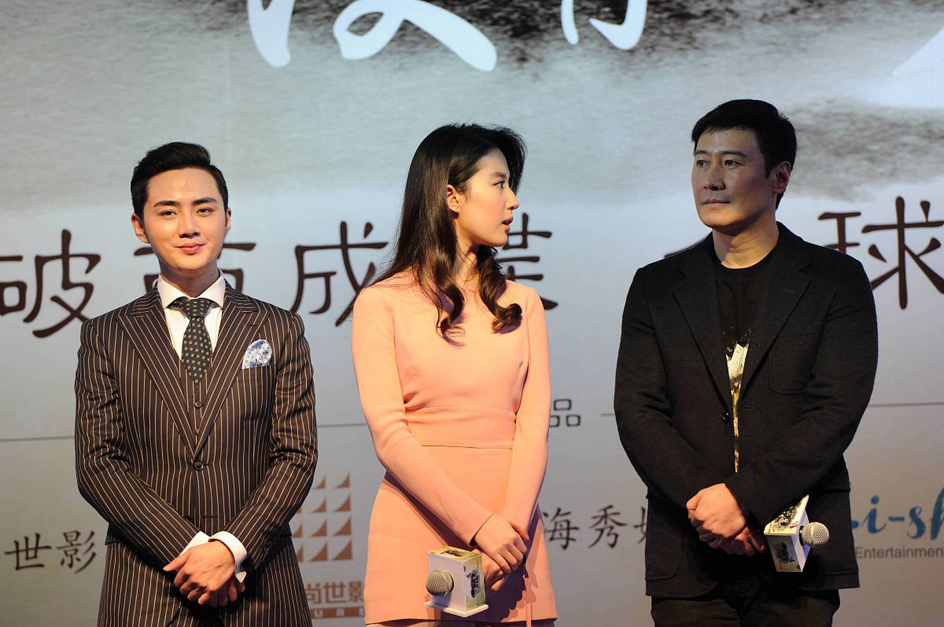 王耀庆在《金星秀》上向妻子表白,画面之美,让观众忍不住吐槽.