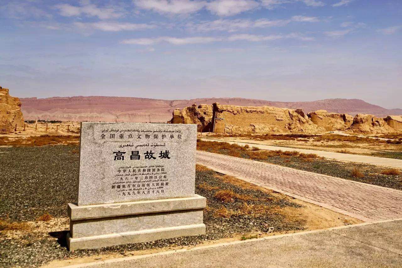 这里以前是古丝绸重镇,有世界文化遗产,葡萄香甜村庄纯正传统